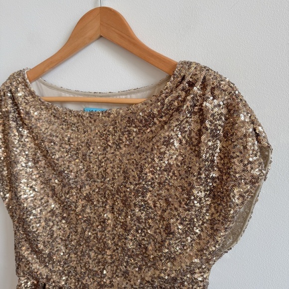 ALICE + OLIVIA • Barret Sequin Blouson Top in Gold - Picture 6 of 13